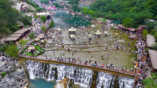 驰赢策略 宝泉把夏天的水“玩明白了”！解码今夏最潮“玩水”胜地
